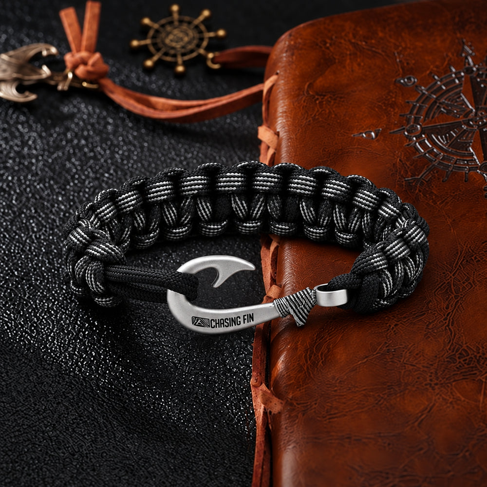 Black Diamond Cobra – 550 Paracord Fish Hook Bracelet